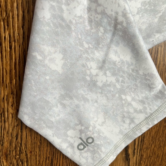 Alo Yoga leggings white snake print - Picture 2 of 3